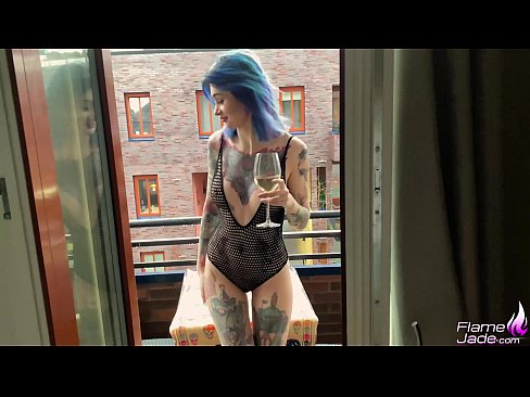 ❤️ Τρομερό κορίτσι ρουφάει και γαμάει παθιασμένα στους ανοιχτούς ουρανούς ❌ Ανώμαλο βίντεο ❤